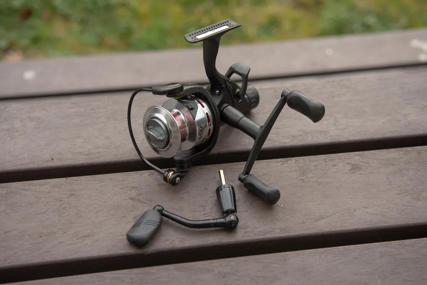acs fishing reels MAP Carptek 4000FS Reel piece aluminum frame equipped with a Flippin switch and sealed with safeguard protection keeps this baitcasting reel corrosion Akios Fishing Reels - Surf